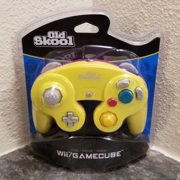 Gamecube Controller, Yellow (NEW) - Nintendo - Old Skool - Picture 1 of 7